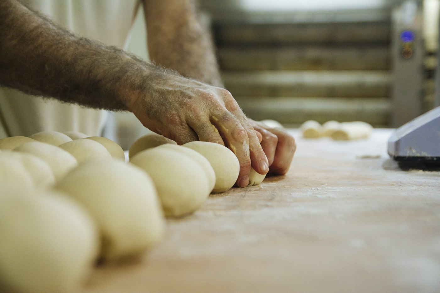Pâtons alignés sur le plan de travail